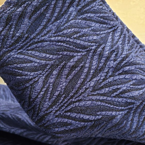 NWT Gorgeous Lindsay - Picture 2 of 5